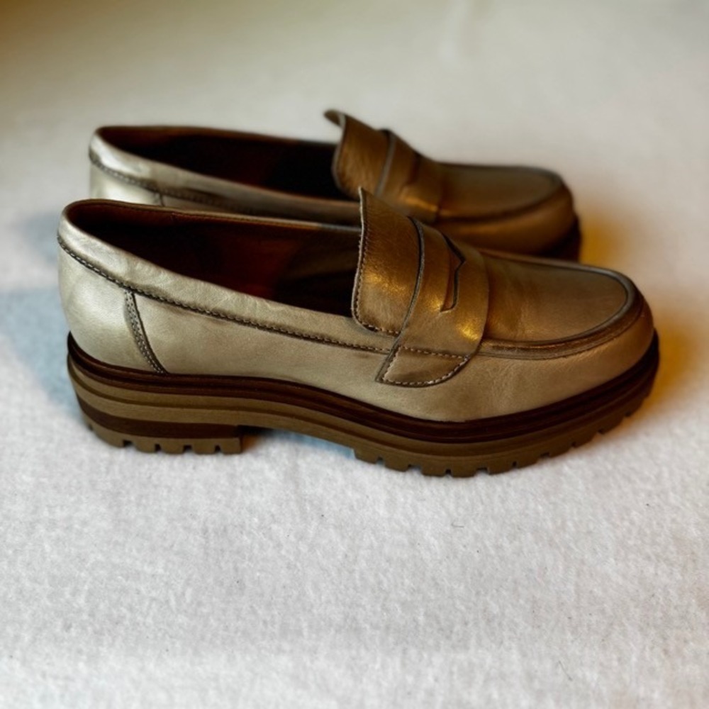Miz Mooz Legend Beige Leather Loafer Chunky Platform Womens 9 or 9.5 NWOB - Picture 4 of 9